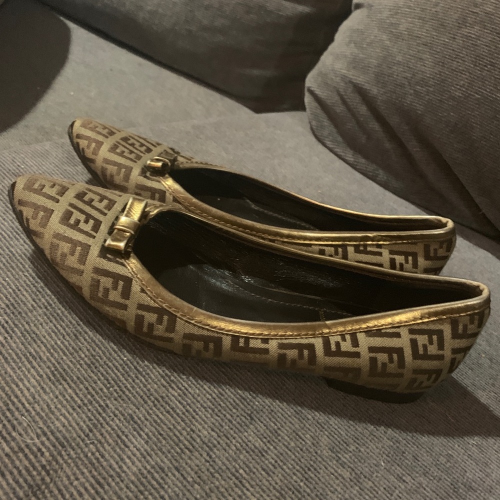 Women’s fendi flats